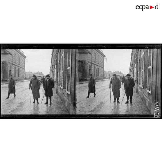 Sainte-Menehould. 19-2-16. Messieurs Pichon et Barthou. [légende d'origine]