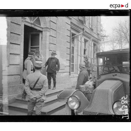 (Dieu) Le Général Joffre au 14e CA. [légende d'origine]