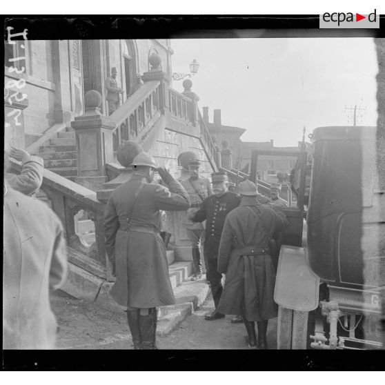 (Dieu) Le Général Joffre au 14e CA. [légende d'origine]