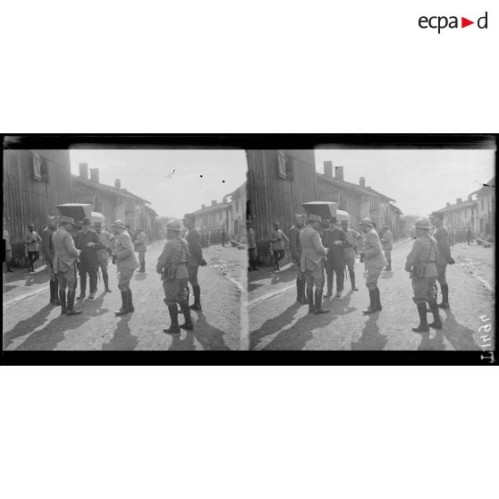 En Argonne. 21-3-16. Messieurs Barthou et Pichon. [légende d'origine]