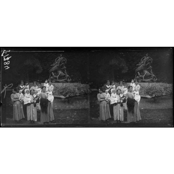 Paris. Pouponnière rue du Luxembourg. [légende d'origine]