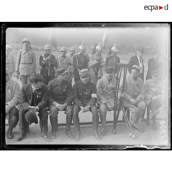 Vincennes. 31 août 1916. Le groupe des soldats décorés. [légende d'origine]