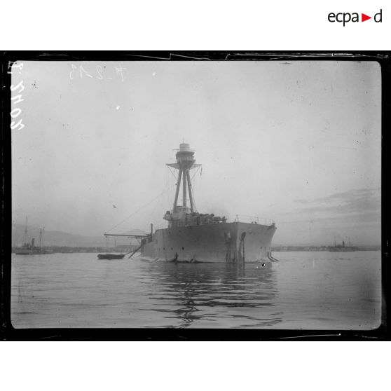 Salonique. Un monitor anglais. [légende d'origine]