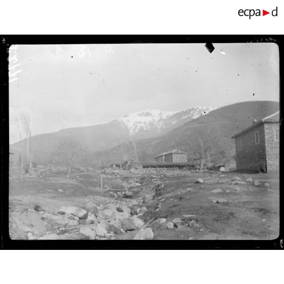 Ranki. Village macédonien. [légende d'origine]