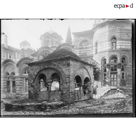Mont Athos. Cour de Hilendar. [légende d'origine]