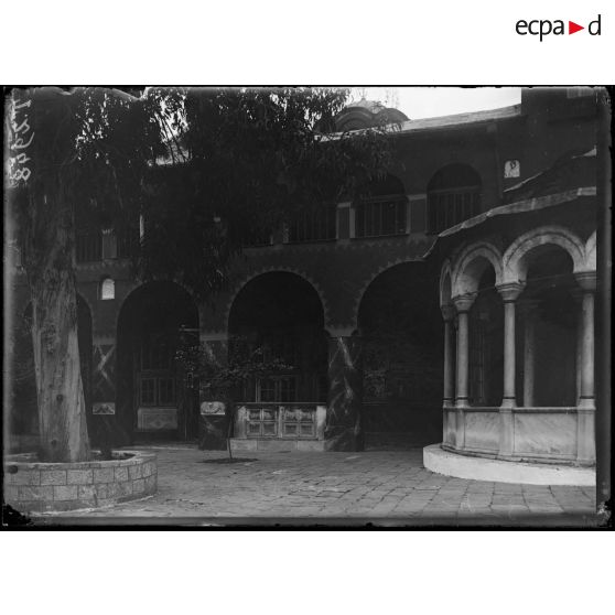 Mont Athos. Façade de l'église de Vatopédi. [légende d'origine]