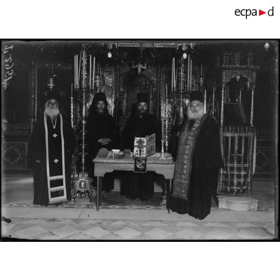 Mont Athos. Intérieur et trésor de l'église Xiropotauros. [légende d'origine]