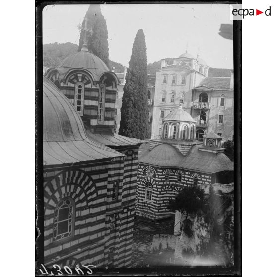 Mont Athos. Monastère Zographe. Vue de l'église. [légende d'origine]