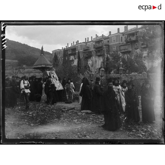 Mont Athos. Monastère d'Iviron. La Procession. [légende d'origine]