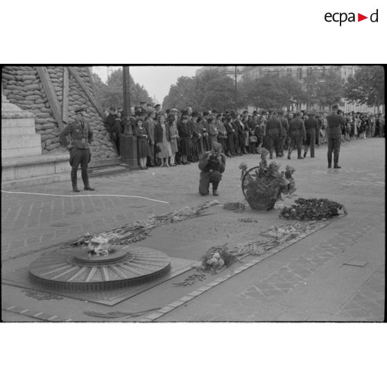 La tombe du soldat Inconnu, place de l'Etoile à Paris.