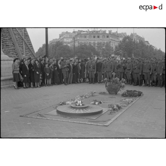 La tombe du soldat Inconnu, place de l'Etoile à Paris.