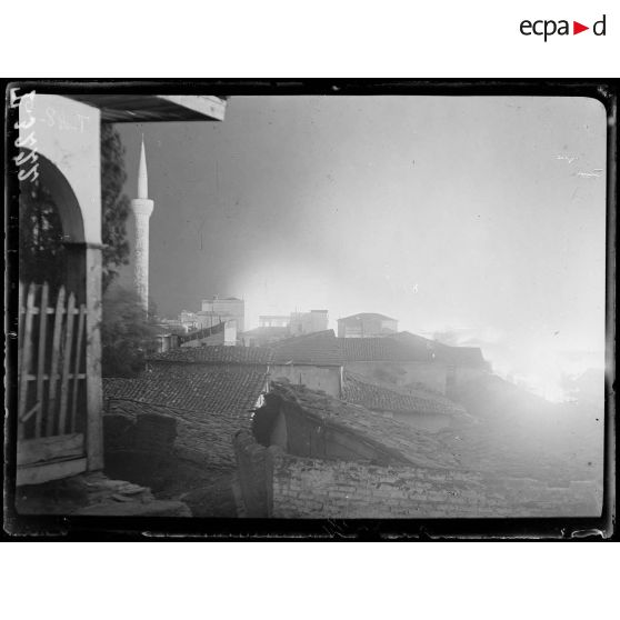 Incendie de Salonique les 18-19-20 août 1917. La nuit, au 1er plan, un minaret. [légende d'origine]