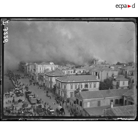 Incendie de Salonique les 18-19-20 août 1917. Les quais de Salonique en feu. [légende d'origine]