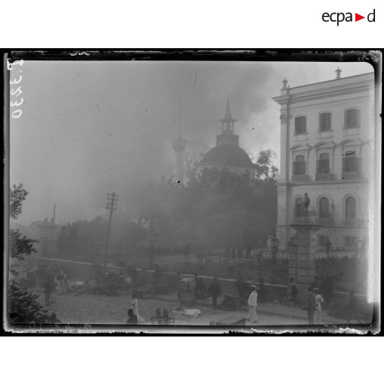 Incendie de Salonique les 18-19-20 août 1917. Une mosquée en feu. [légende d'origine]