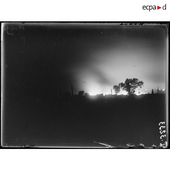 Incendie de Salonique les 18-19-20 août 1917. Vue générale de Salonique en feu à 7h du soir le 18-8-17. [légende d'origine]