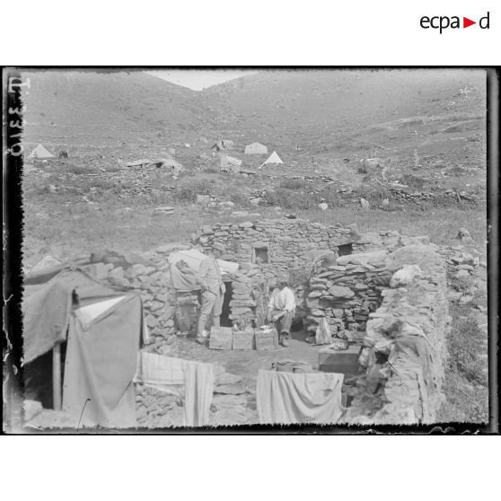 Kupa. Campement français près des lignes. [légende d'origine]