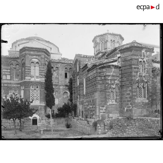 Livadi. Béotie. Monastère d'Hosios Loukas. Façade arrière. [légende d'origine]