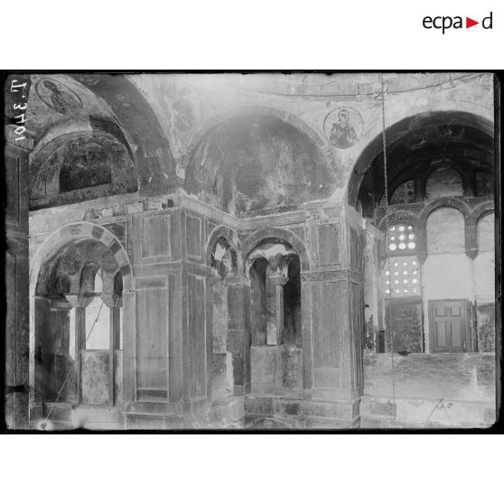 Près Delphes. Monastère d'Hosios Loukas. La chapelle. [légende d'origine]