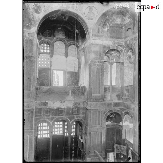 Près Delphes. Monastère d'Hosios Loukas. La chapelle. [légende d'origine]