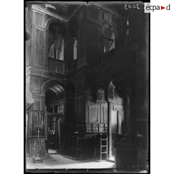 Près Delphes. Monastère d'Hosios Loukas. La chapelle. [légende d'origine]