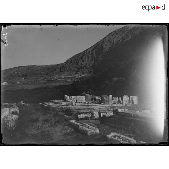 Delphes. Marmaria. La Tholos. [légende d'origine]