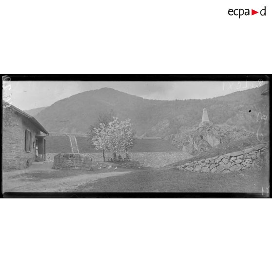 Alfeld. Alsace. Le ballon d'Alsace. Le monument du lac. [légende d'origine]