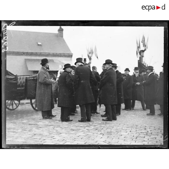 Orléans, visite et présentation de l'usine d'armement. [légende d'origine]