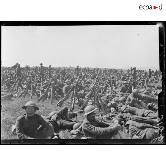 Delouze, près de Gondrecourt, l'armée américaine. Américains au repos. [légende d'origine]