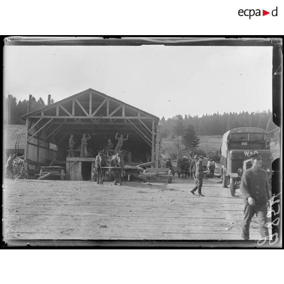 Martinprez (Vosges). Scierie exploitée par des Canadiens. [légende d'origine]