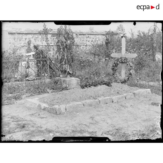Dammard (Aisne), tombe du lieutenant Bapst du 12e Dragons (fils du général). [légende d'origine]