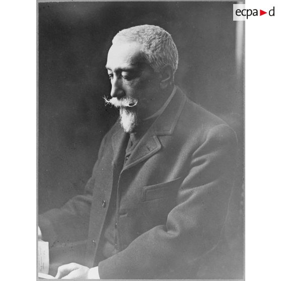 [Portrait de Paul Dukas (1865-1935), compositeur français.]
