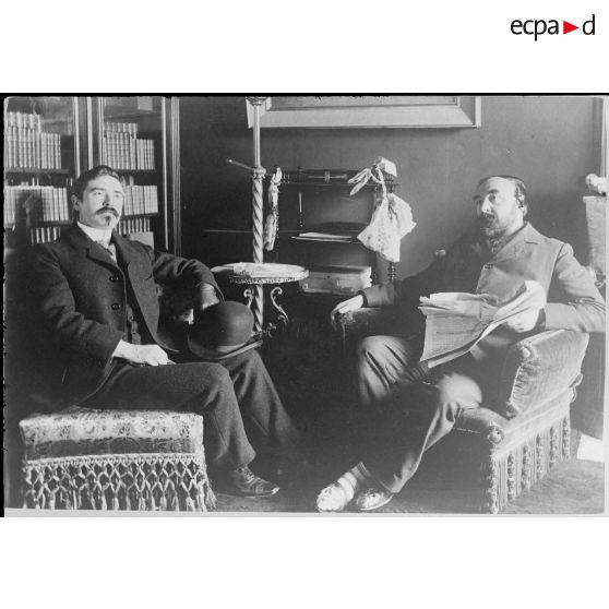 [Portrait de J.-H. Rosny, pseudonyme des frères Joseph Henri Honoré Boex (1856-1940) et Séraphin Justin François Boex (1859-1948), écrivains franco-belges.]