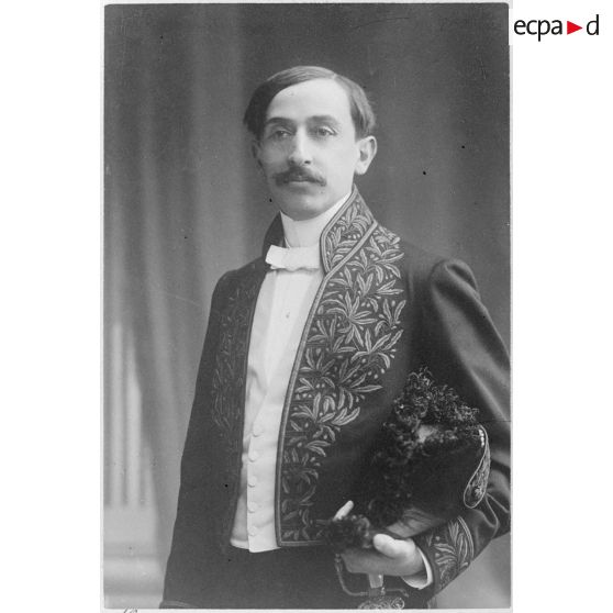 [Portrait de Maurice Barrès (1862-1923), écrivain et homme politique français (dans sa tenue d'académicien).]