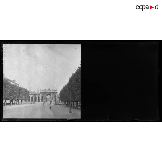 Nancy, porte Place Carrière. [légende d'origine]