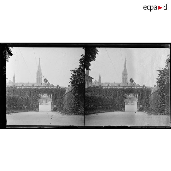 Nancy, porte de la Pépinière à l'église Sainte-Eve. [légende d'origine]