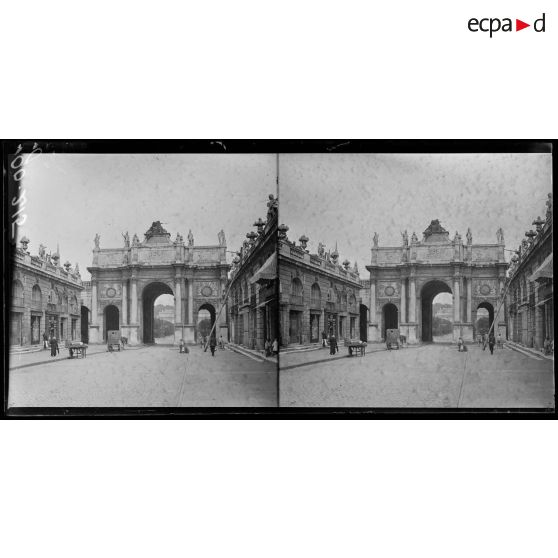 Nancy, arc de triomphe donnant accès à la place Carrière. [légende d'origine]