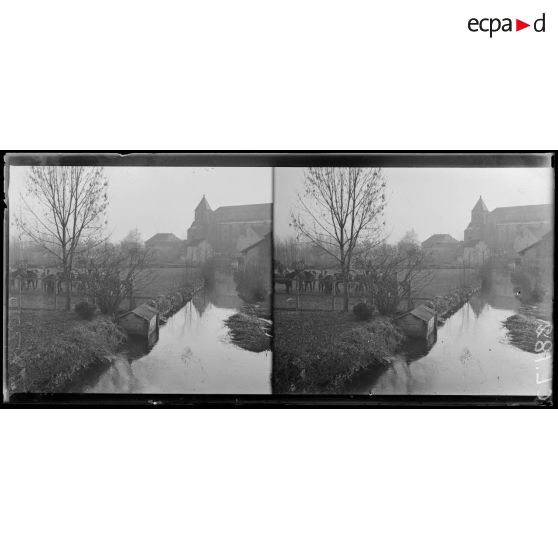 Mélisey. Haute Saône. Cantonnement de cavalerie. Le passage. [légende d'origine]