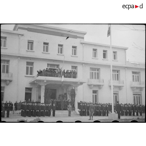 Cérémonie dans l'enceinte de l'école militaire d'administration.