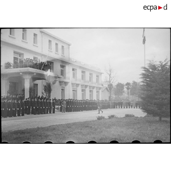 Cérémonie dans l'enceinte de l'école militaire d'administration.