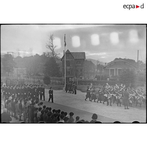 Cérémonie dans l'enceinte de l'école militaire d'administration.