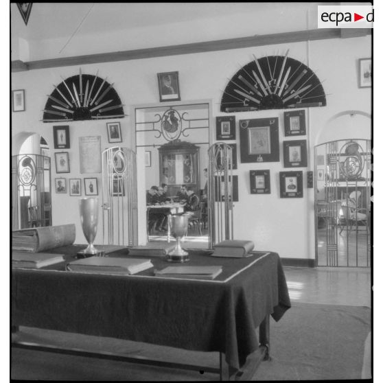 La salle d'honneur ou de traditions du 24e BCA.