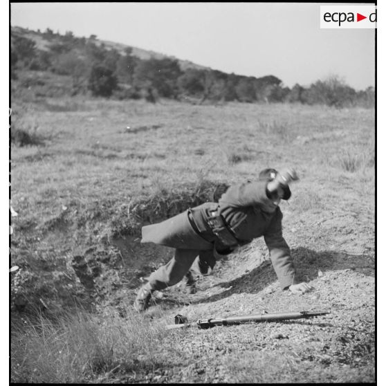 Entraînement au lancer de grenade.