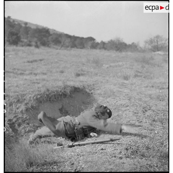 Entraînement au lancer de grenade.