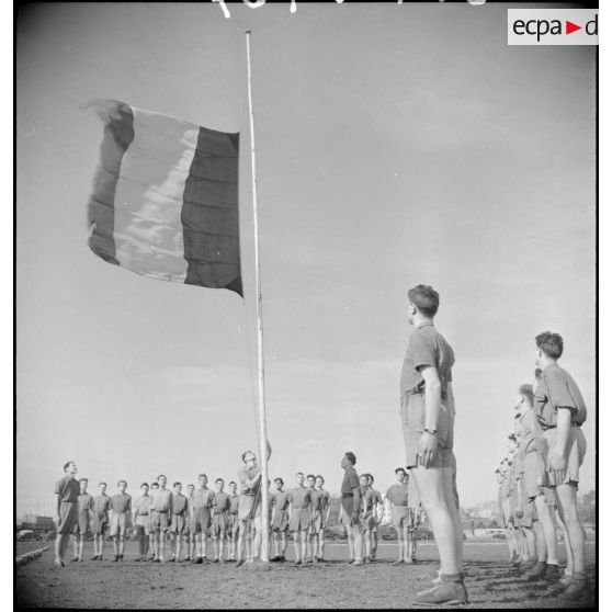 Cérémonie des couleurs sur le stade.
