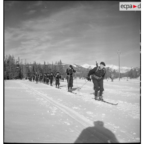 Le concours interdivisionnaire de ski du 1er groupe de divisions militaires à Mont-Louis.