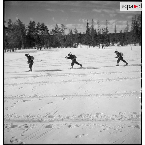 Le concours interdivisionnaire de ski du 1er groupe de divisions militaires à Mont-Louis.