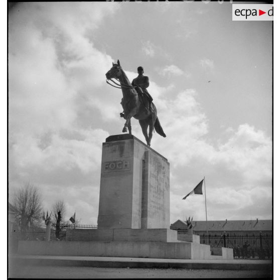 La statue équestre du maréchal Ferdinand Foch à Tarbes.