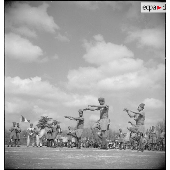 Danse des tirailleurs malgaches.