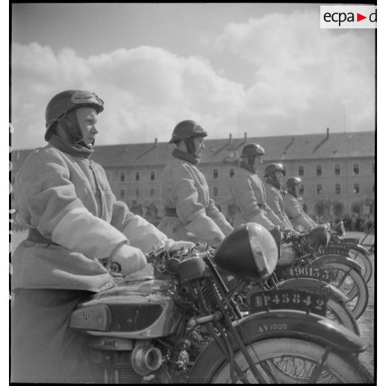 Démonstration de la 17e compagnie du train de Tarbes.