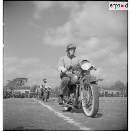 Démonstration de la 17e compagnie du train de Tarbes.
